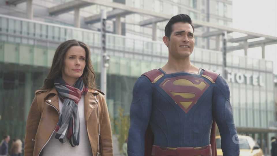 تایلر هاچلین و بیتسی تولوچ در سریال Superman and Lois